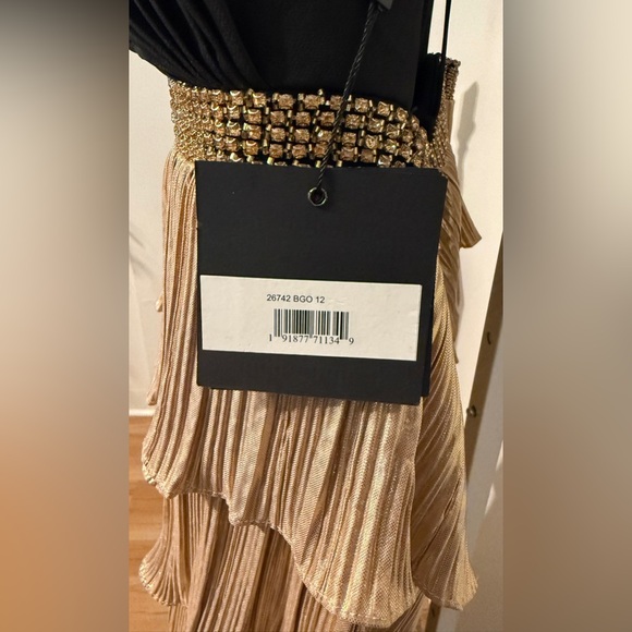 💃🏽IEENA for MAC DUGGAL Tiered One Shoulder Gown. Color:Gold/Black. Size: 12 - Picture 7 of 10